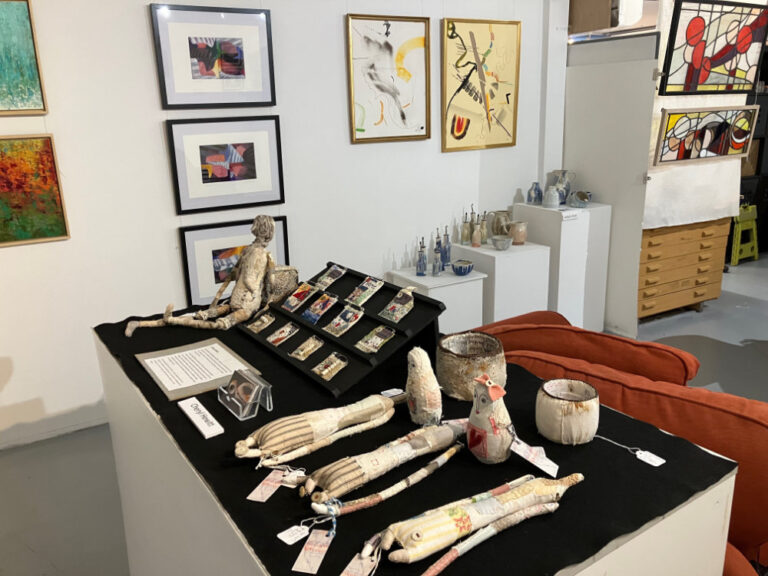 Apple Store Gallery Art Gallery, Framing and Artist Studios in